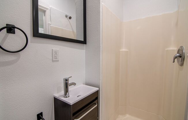 Studio, 1 bath, 141 sqft, $1,077.08, Unit 03