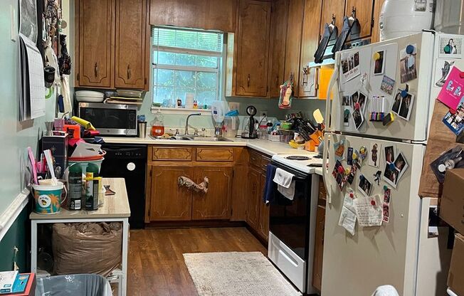 2 bedroom, 2 bath duplex in Sleepy Creek off Lumpkin Street! Available mid October!