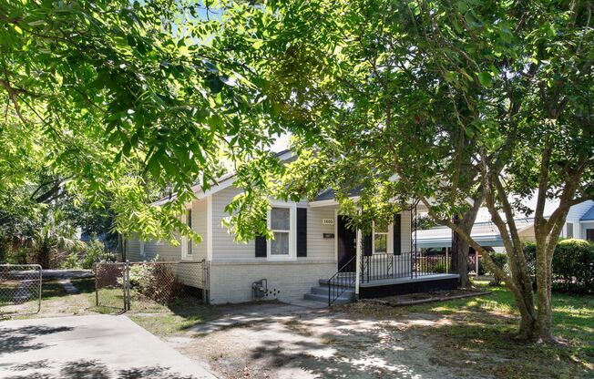 Large 3BR/2BA Home Walking Distance to Daffin Park