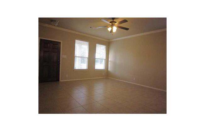 4 beds, 3.5 baths, $2,800