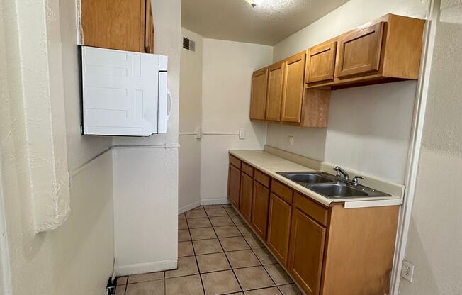 1 bed, 1 bath, $800, Unit 112