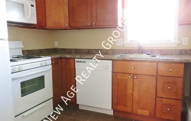 2 beds, 1 bath, $1,375