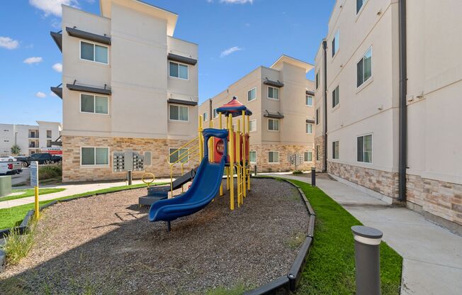 3 beds, 2 baths, 1,134 sqft, $1,595, Unit 914