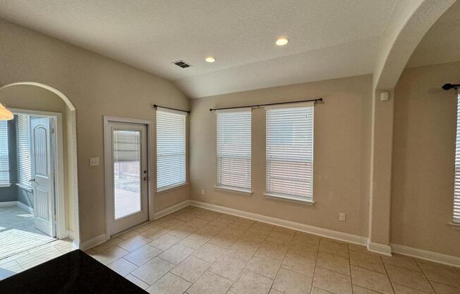 8226 TAFT CRK