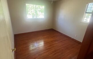 3 beds, 1 bath, $1,300