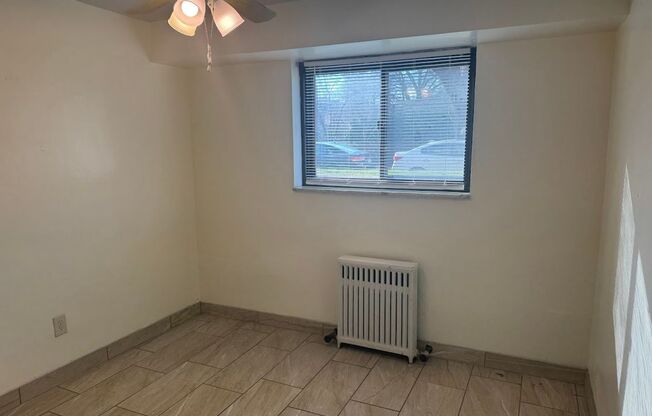 2 beds, 1 bath, 741 sqft, $1,515, Unit G