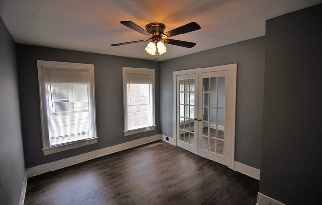 4405 WOODSIDE
