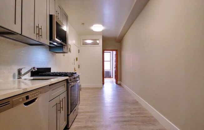 2 beds, 1 bath, $4,350, Unit 1