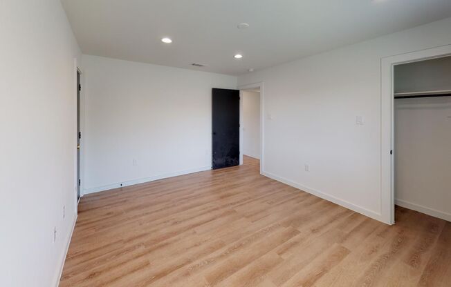 2 beds, 1 bath, 912 sqft, $1,350, Unit 2205