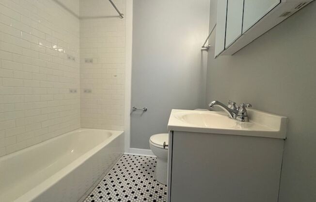 1 bed, 1 bath, 450 sqft, $1,549, Unit 5326 Fifth Ave. #17