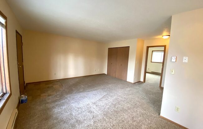 2 beds, 1 bath, $825, Unit 3