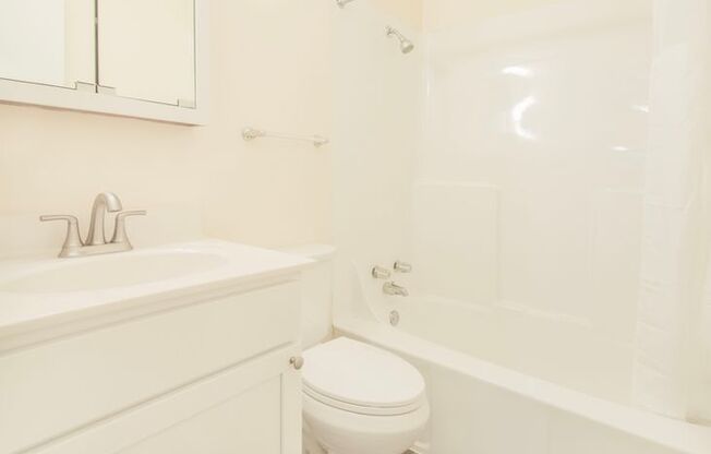 2 beds, 1 bath, 860 sqft, $1,515, Unit 844-202