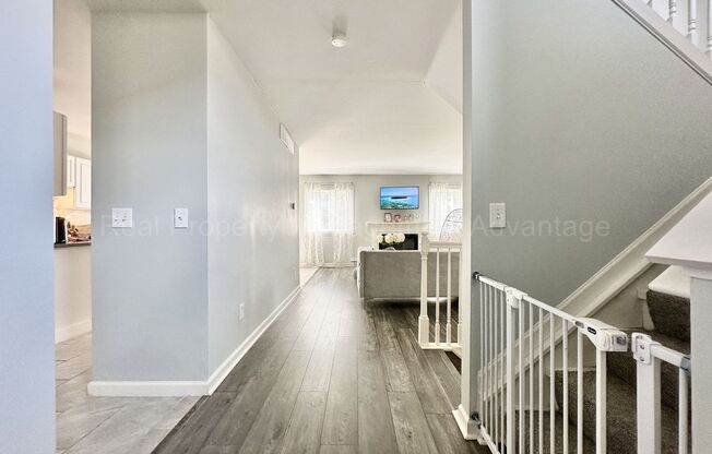 Beautifully Updated 2-Bedroom Townhouse w/ Finished Basement - Close to Royal Oak, Ferndale, Pleasant Ridge!