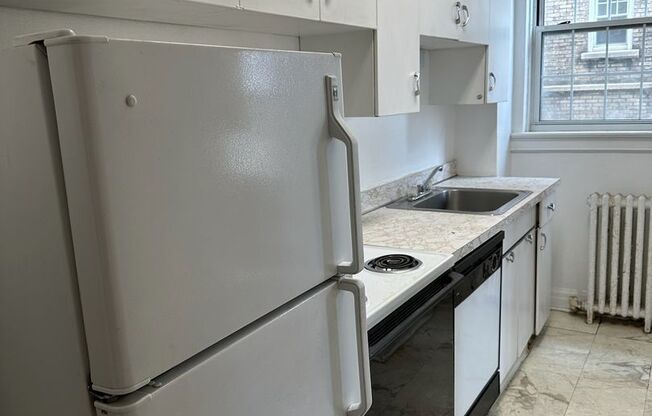 2 beds, 2 baths, 1,303 sqft, $2,165, Unit New King Edward  502