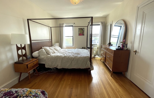 2 beds, 1 bath, 880 sqft, $2,900, Unit 51