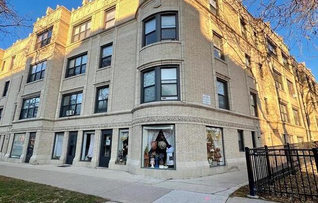 7231 N SHERIDAN