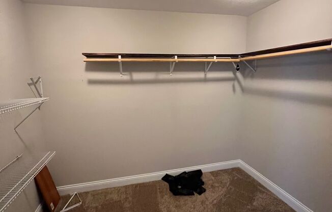 3 beds, 2.5 baths, 2,580 sqft, $2,000, Unit 702-01