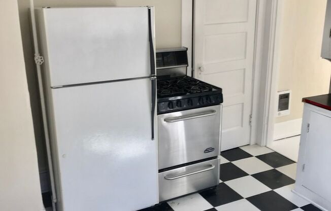 Studio, 1 bath, 578 sqft, $1,195, Unit 7