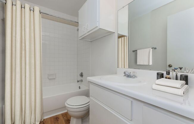 2 beds, 2.5 baths, 880 sqft, $1,175, Unit 1708