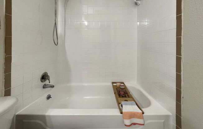 2 beds, 1 bath, 780 sqft, $1,299, Unit 4291-2