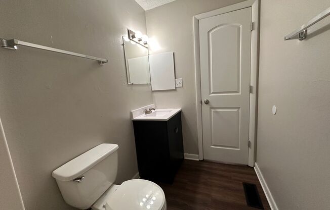 Studio, 1 bath, 400 sqft, $700, Unit 815