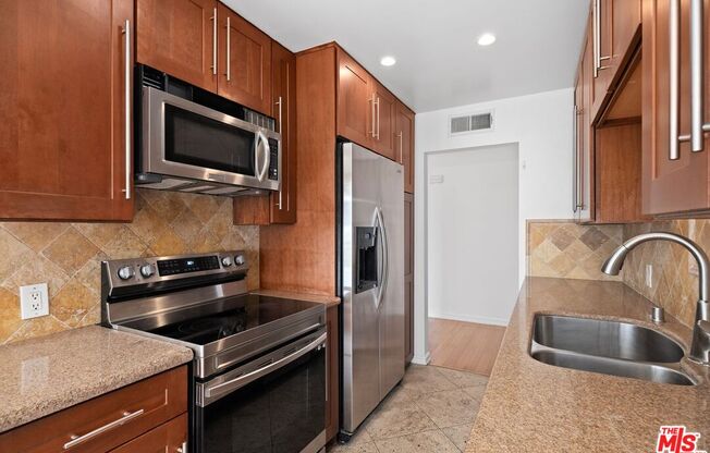 2 beds, 2 baths, 1,019 sqft, $3,900, Unit 1002