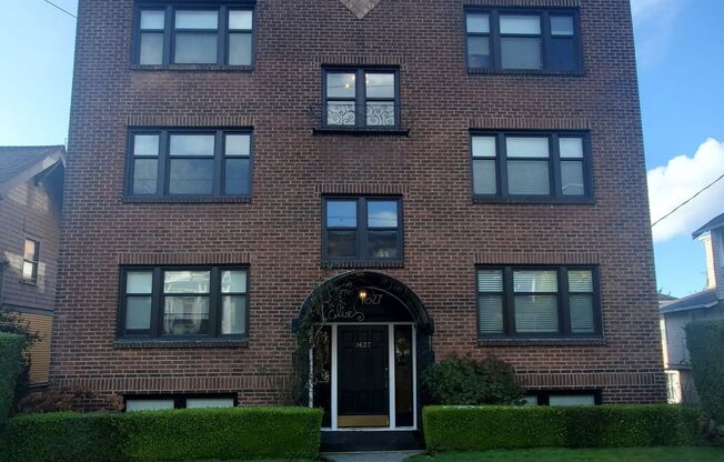Elise Apartments