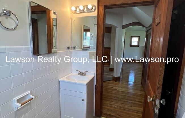 2 beds, 1 bath, $1,395