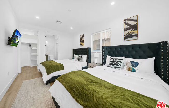 201 1/2 S WESTLAKE AVE