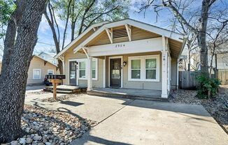 2904 Pearl Unit B - Spacious 1 bed 1 bath in top location.