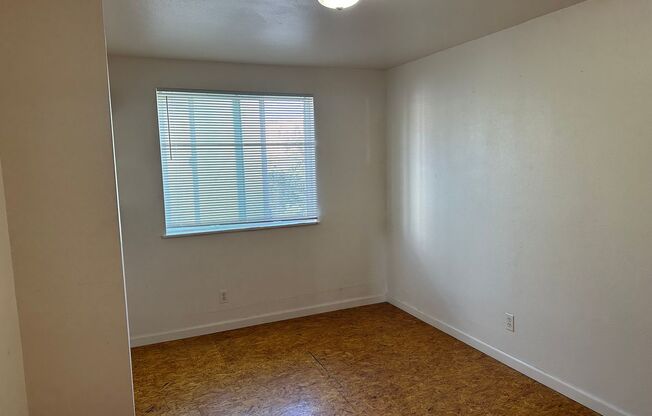 2 beds, 1 bath, 500 sqft, $895, Unit A