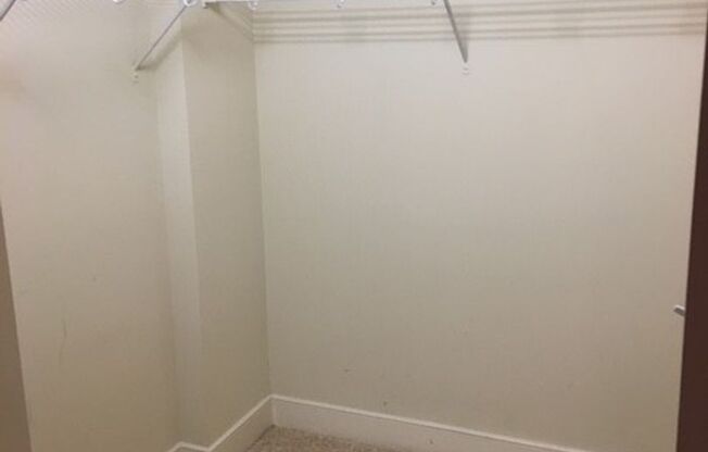 1 bed, 1 bath, 877 sqft, $1,489, Unit 00 - 505319