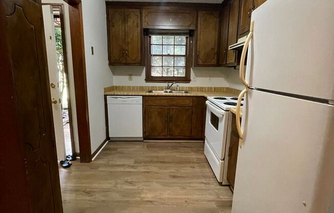 2BR Duplex off of Epps Bridge near Timothy Road! Available now!