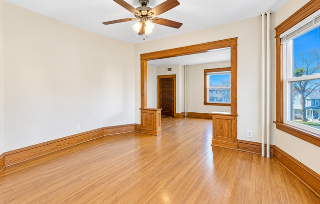 1607-1609 Van Buren Ave