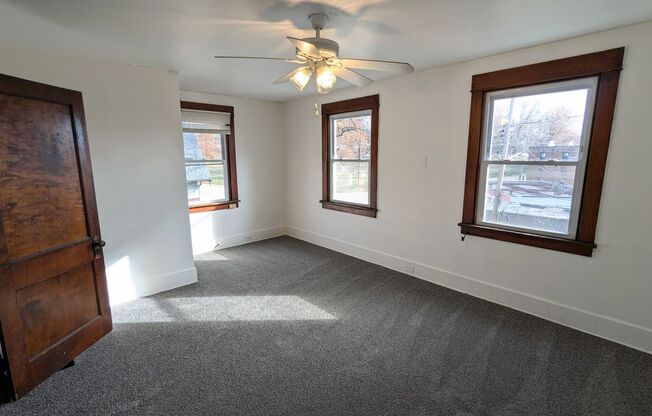 3 beds, 1 bath, $1,100