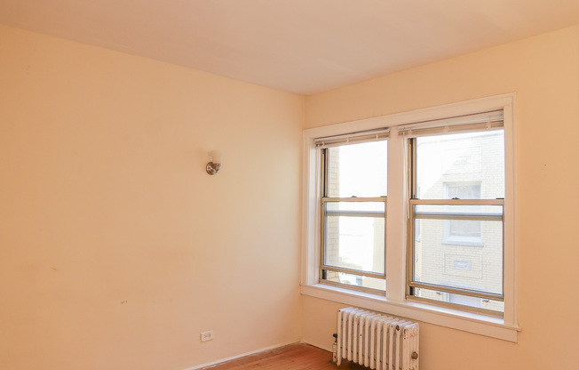 1629 W LUNT