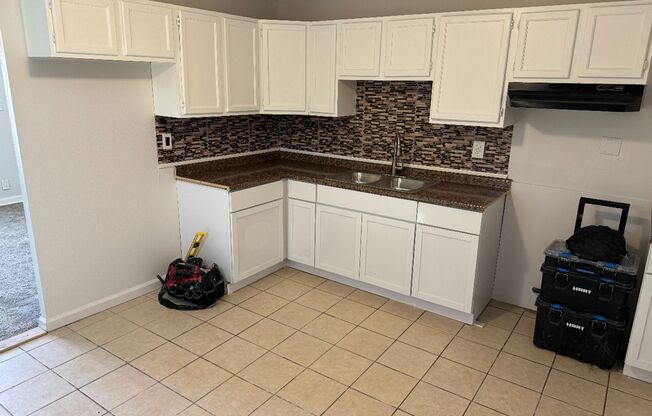 3 beds, 1 bath, $1,565