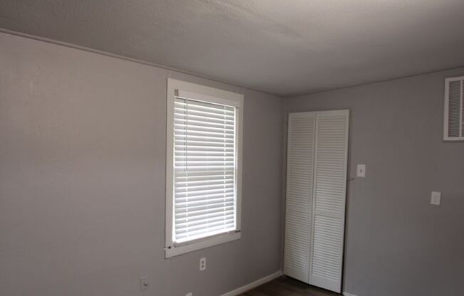 2 beds, 1 bath, $995