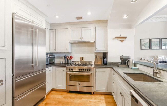 732 W AVE 4