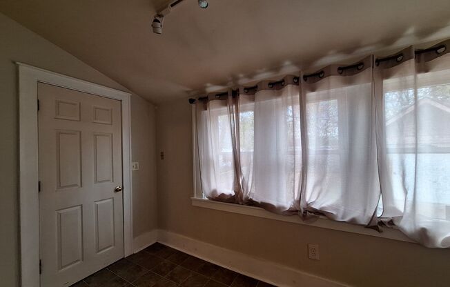 2 beds, 1 bath, $1,400