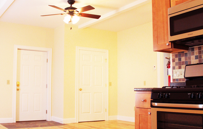2 beds, 1 bath, $2,200, Unit APT 8