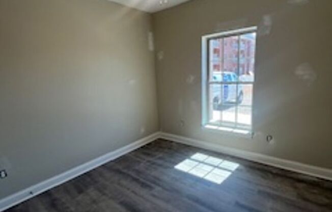 2 beds, 1 bath, 950 sqft, $1,000, Unit 214