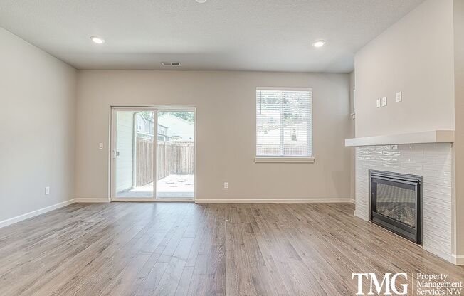 3 Bedroom, 2.5 Bath Townhome In Ridgefield!