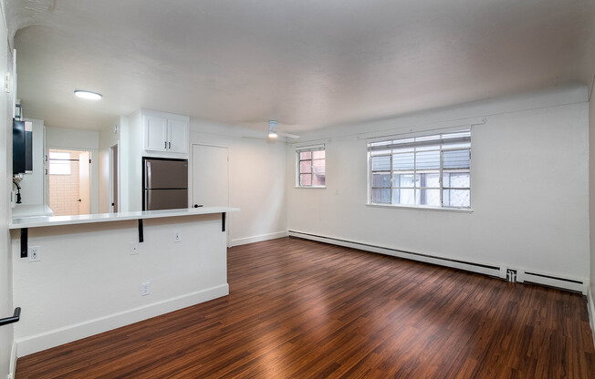 Beautifully Renovated Vintage Apartments in Governor's Park!!