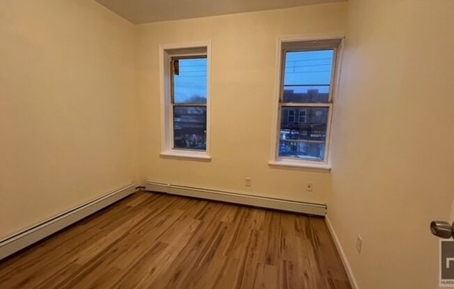 2 beds, 1 bath, $2,000, Unit 2A