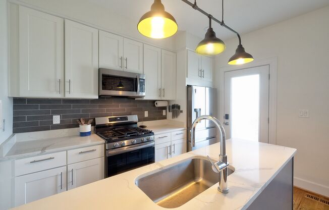 H Street Corridor/Capitol Hill Fabulous Rowhouse w/Private Parking Available July 1st