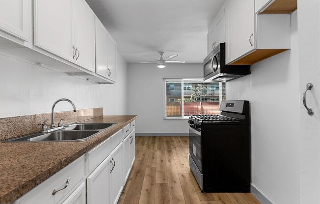 1 bed, 1 bath, 614 sqft, $1,695, Unit 06