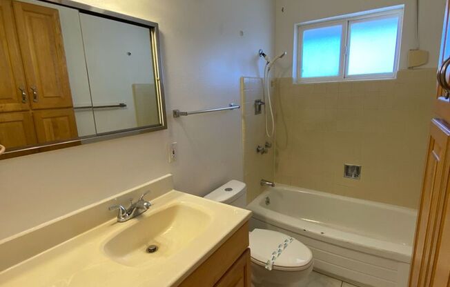 2 beds, 1 bath, $1,295