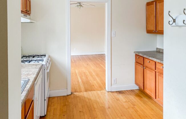 1 bed, 1 bath, 925 sqft, $1,750, Unit 3927-2