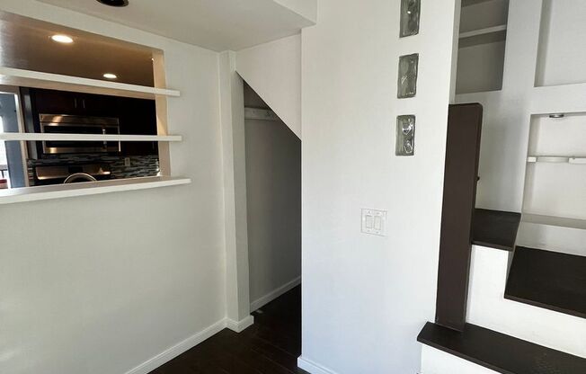 1 Bed, 1 Bath unit with Loft and Spacious Yard in Point Loma!